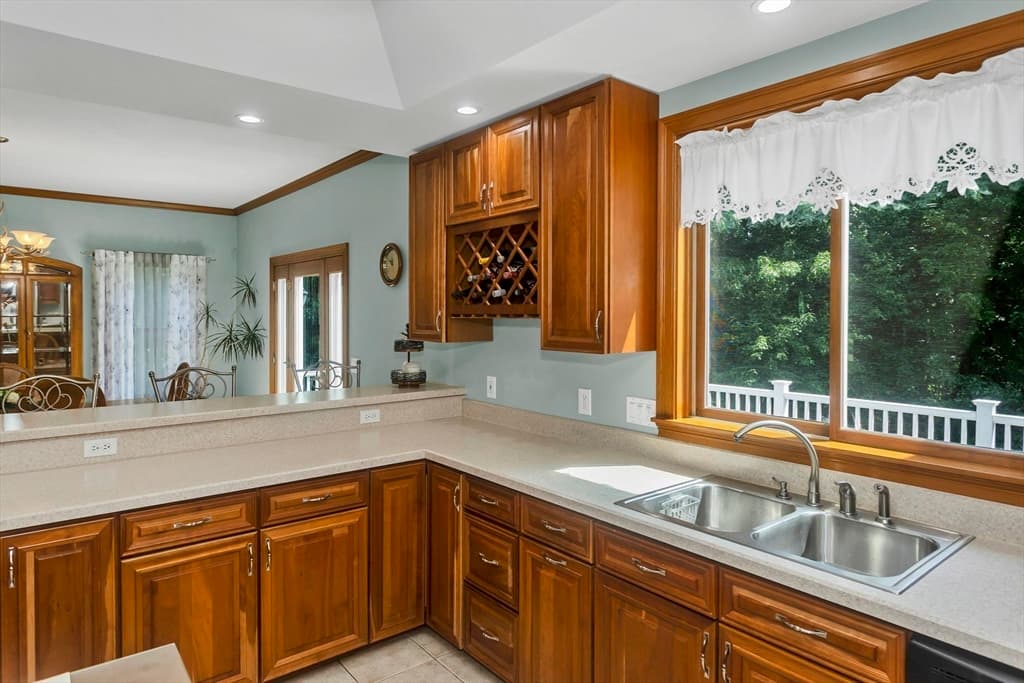 27 Landing Dr, Chicopee MA 01020 photo 6