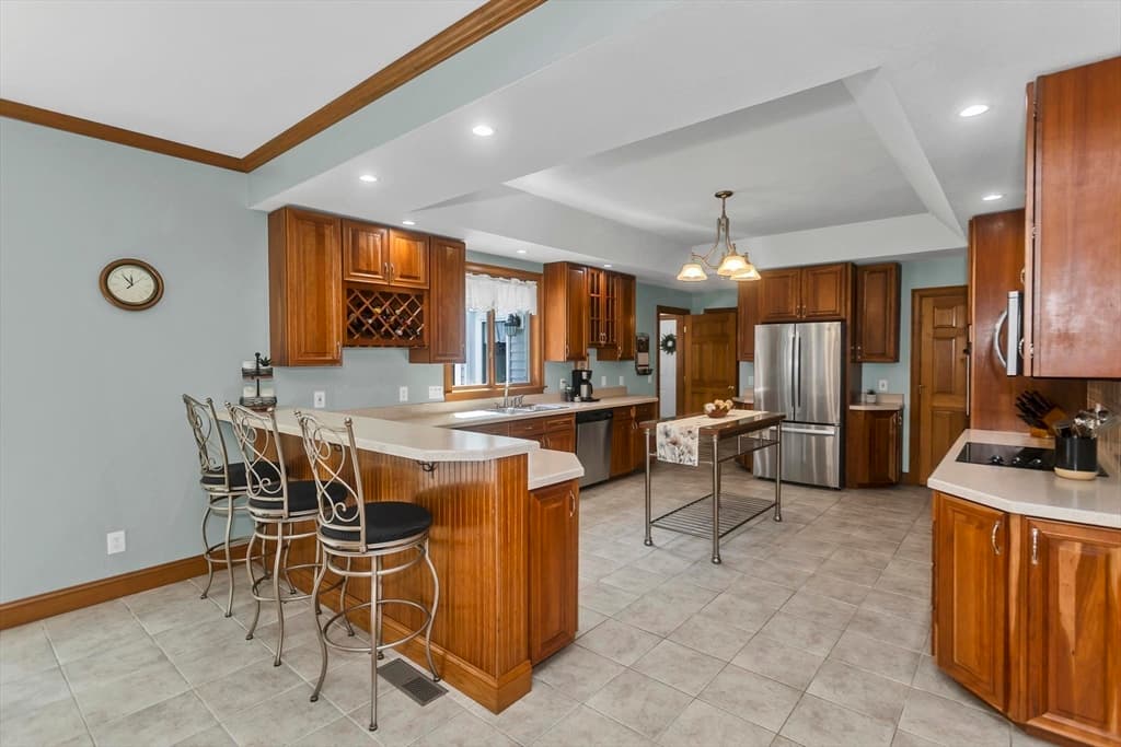 27 Landing Dr, Chicopee MA 01020 photo 8