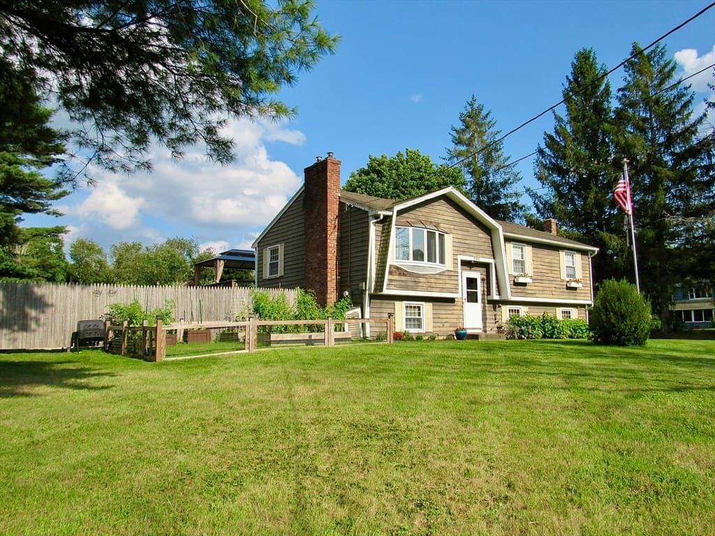 595 Lebanon Hill Rd, Southbridge MA 01550 photo 2
