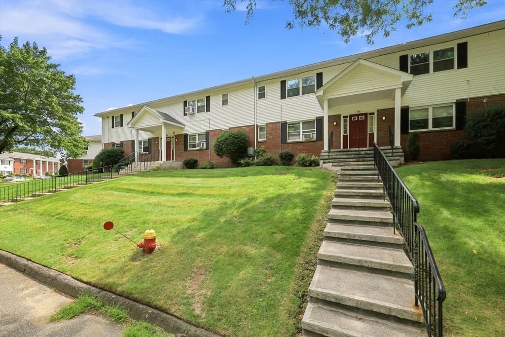 90 Colonial Cir # C, Chicopee MA 01020 photo 24