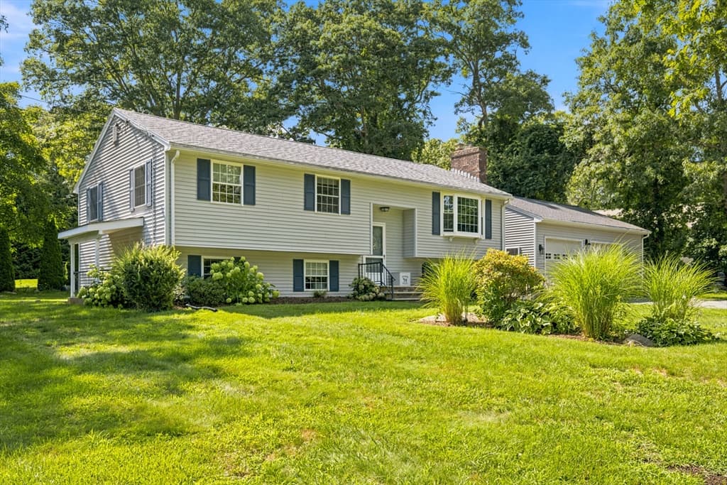 19 Sawdy Pond Avenue, Tiverton RI 02878 photo 3