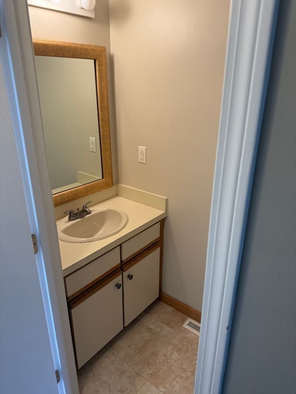 Condominium at 8 John Dr # 8, Grafton MA 01536, Grafton, photo 7 of 19
