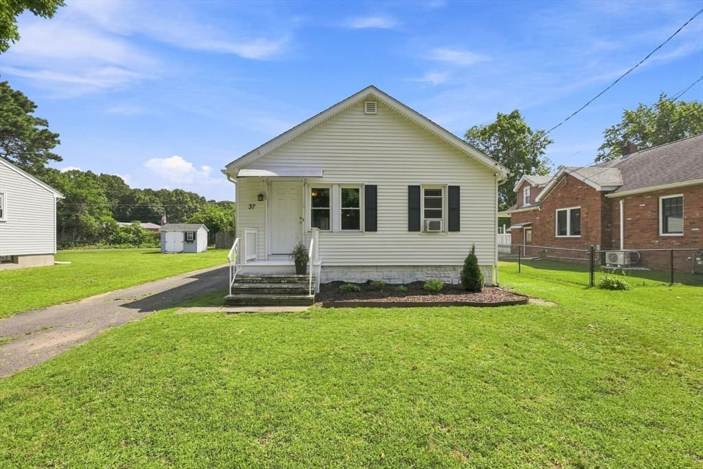 37 Kensington St, Agawam MA 01030 photo 2