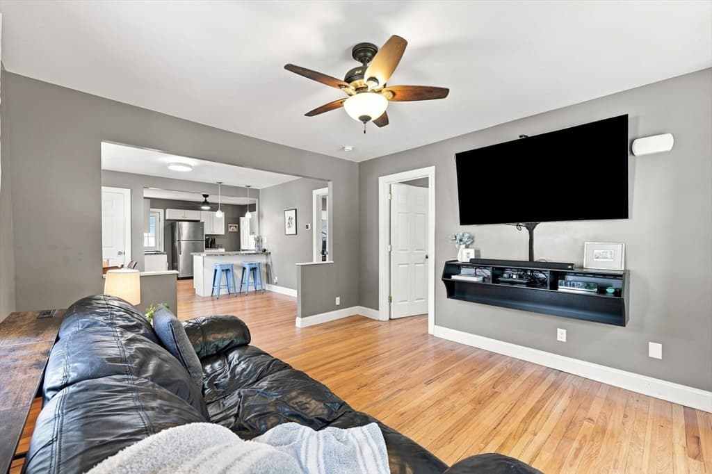 37 Kensington St, Agawam MA 01030 photo 5