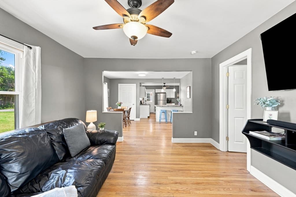 37 Kensington St, Agawam MA 01030 photo 9