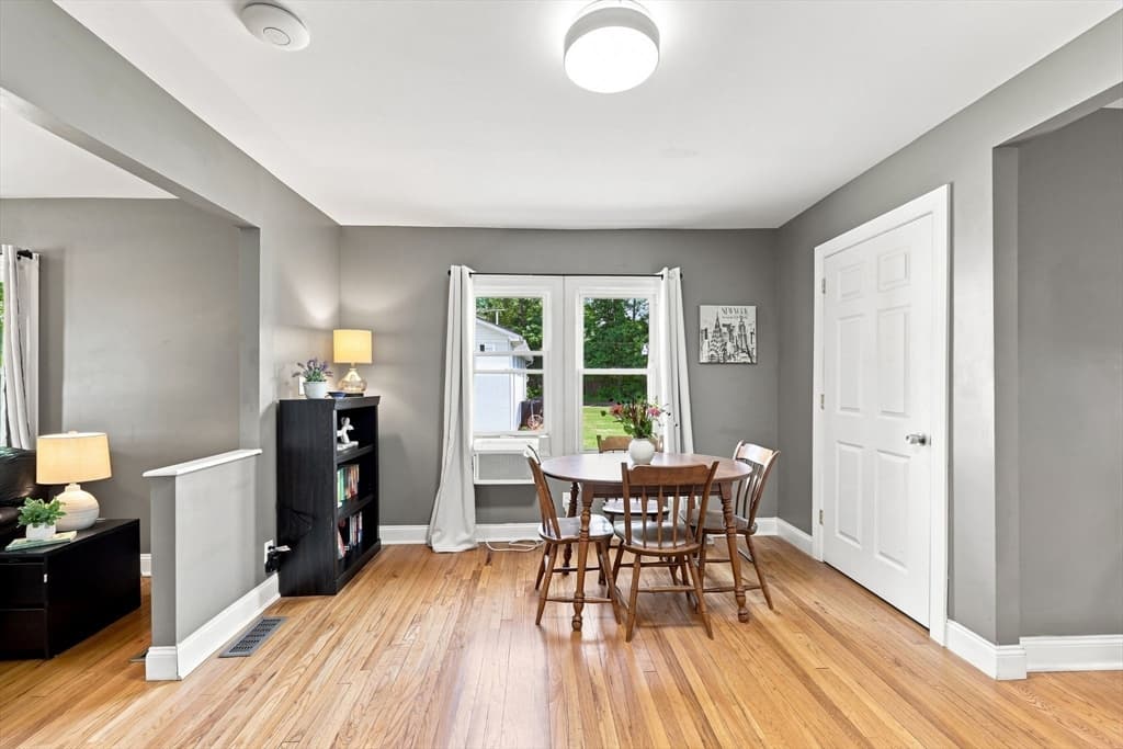 37 Kensington St, Agawam MA 01030 photo 8
