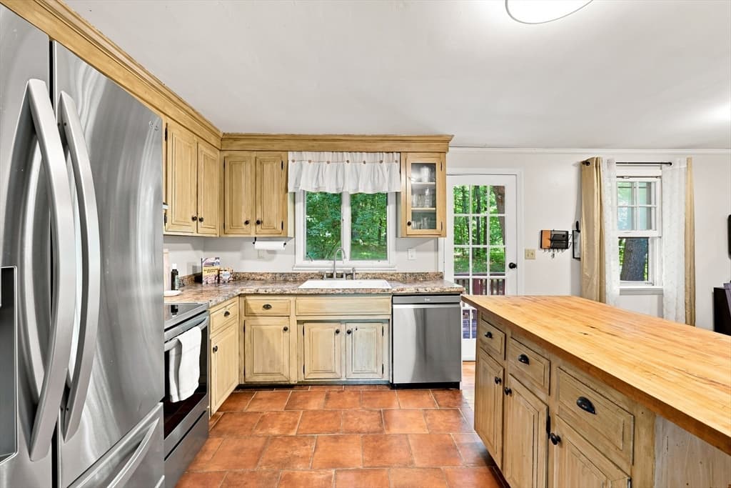 93 Leno Rd, Holland MA 01521 photo 3