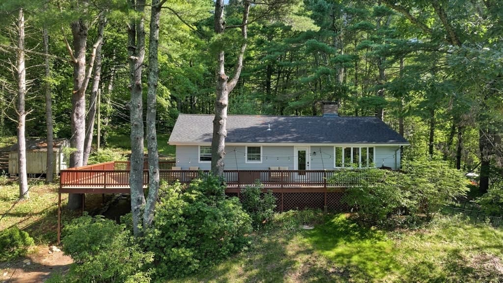 93 Leno Rd, Holland MA 01521