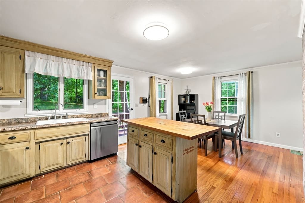 93 Leno Rd, Holland MA 01521 photo 4