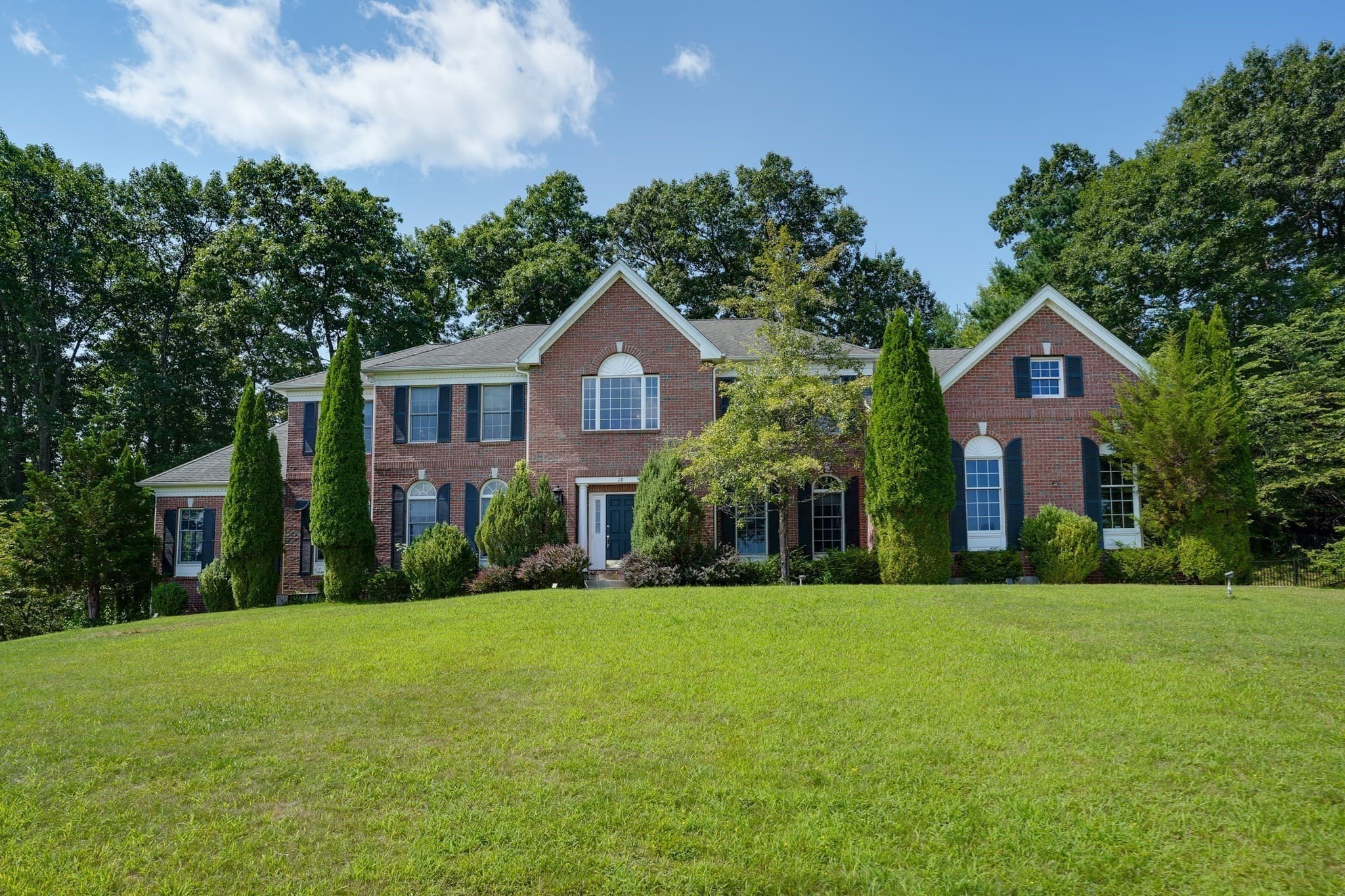 18 Valley View Dr, Grafton MA 01536