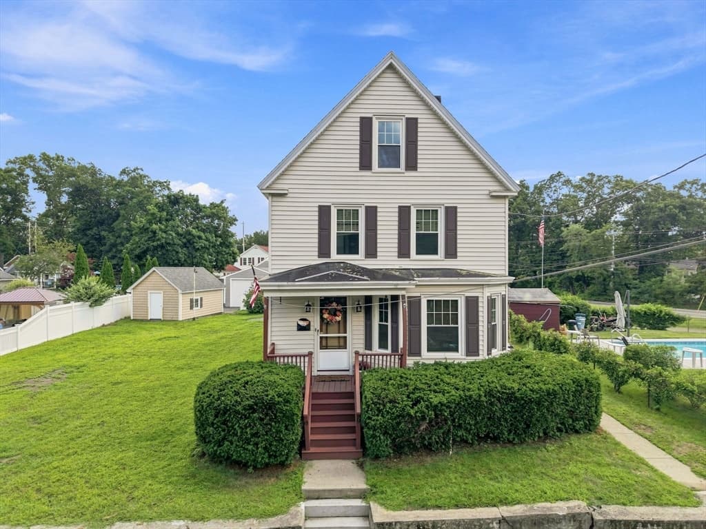 15 Hampstead St, Lowell MA 01852 photo 2
