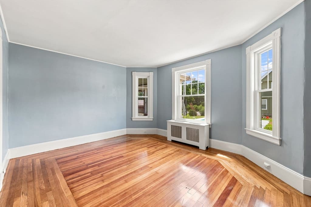 15 Hampstead St, Lowell MA 01852 photo 5