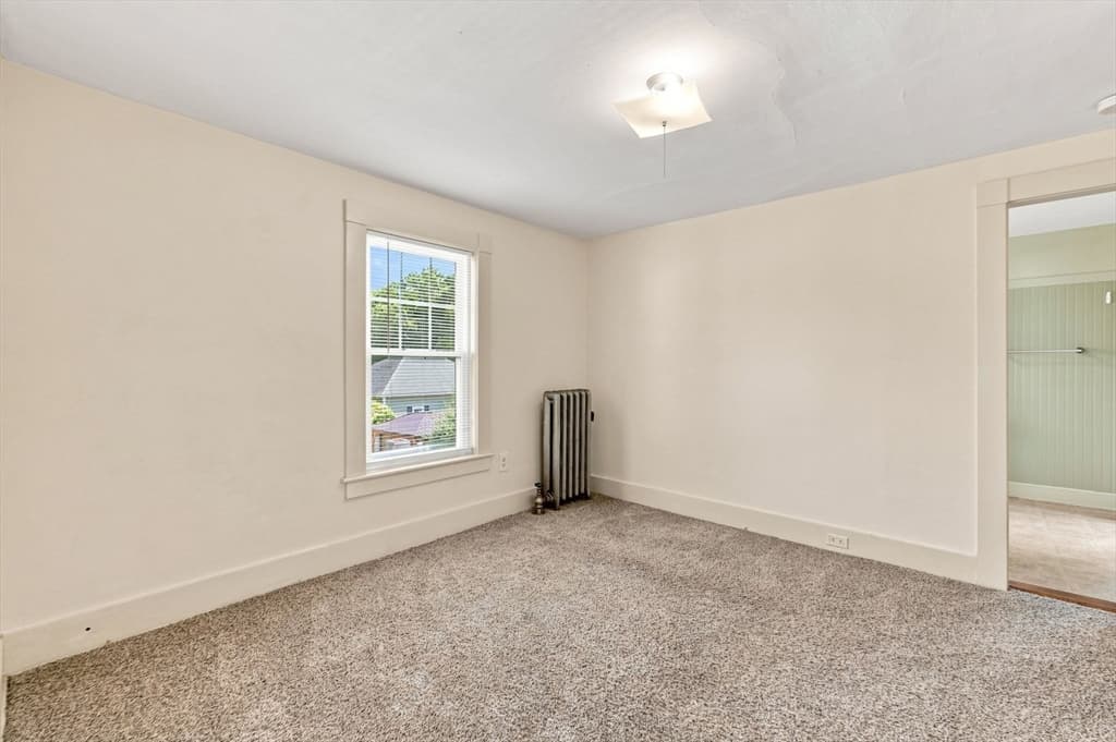 15 Hampstead St, Lowell MA 01852 photo 9