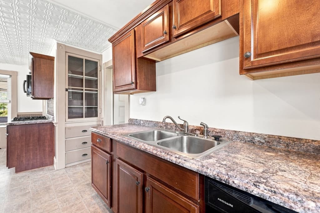 15 Hampstead St, Lowell MA 01852 photo 30