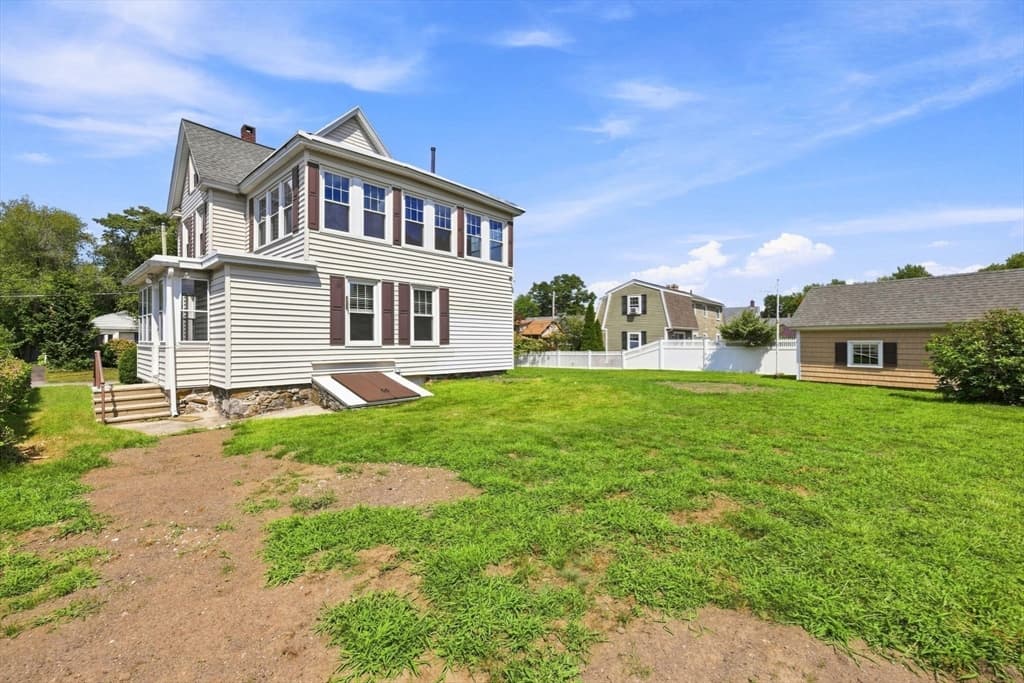 15 Hampstead St, Lowell MA 01852 photo 40
