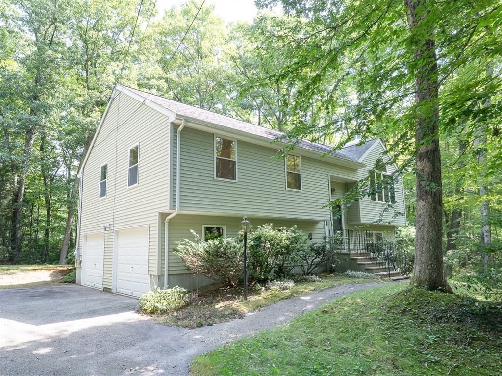 611 Henshaw St, Leicester MA 01542