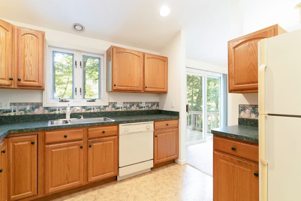 611 Henshaw St, Leicester MA 01542 photo 14