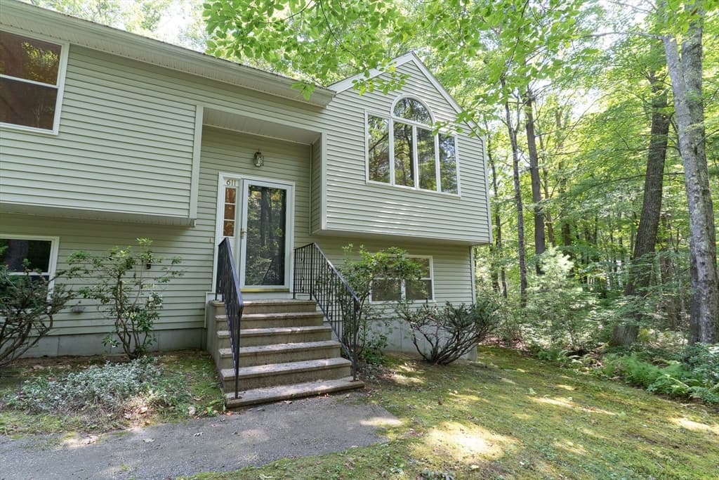 611 Henshaw St, Leicester MA 01542 photo 4
