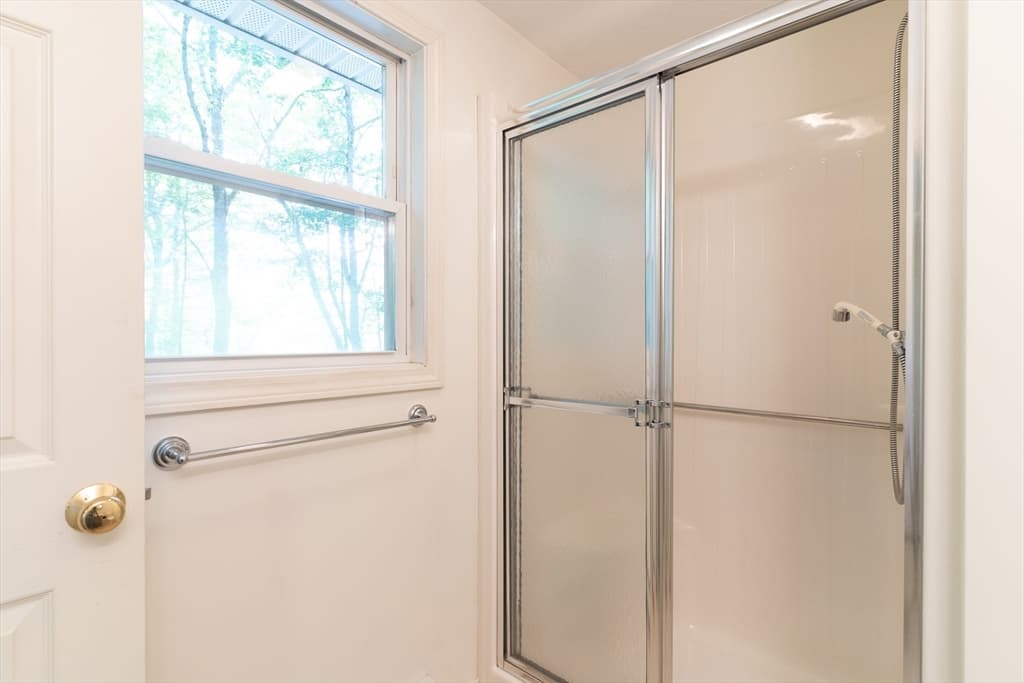 611 Henshaw St, Leicester MA 01542 photo 25