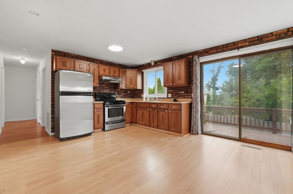 1966 Highland Ave, Fall River MA 02720 photo 11