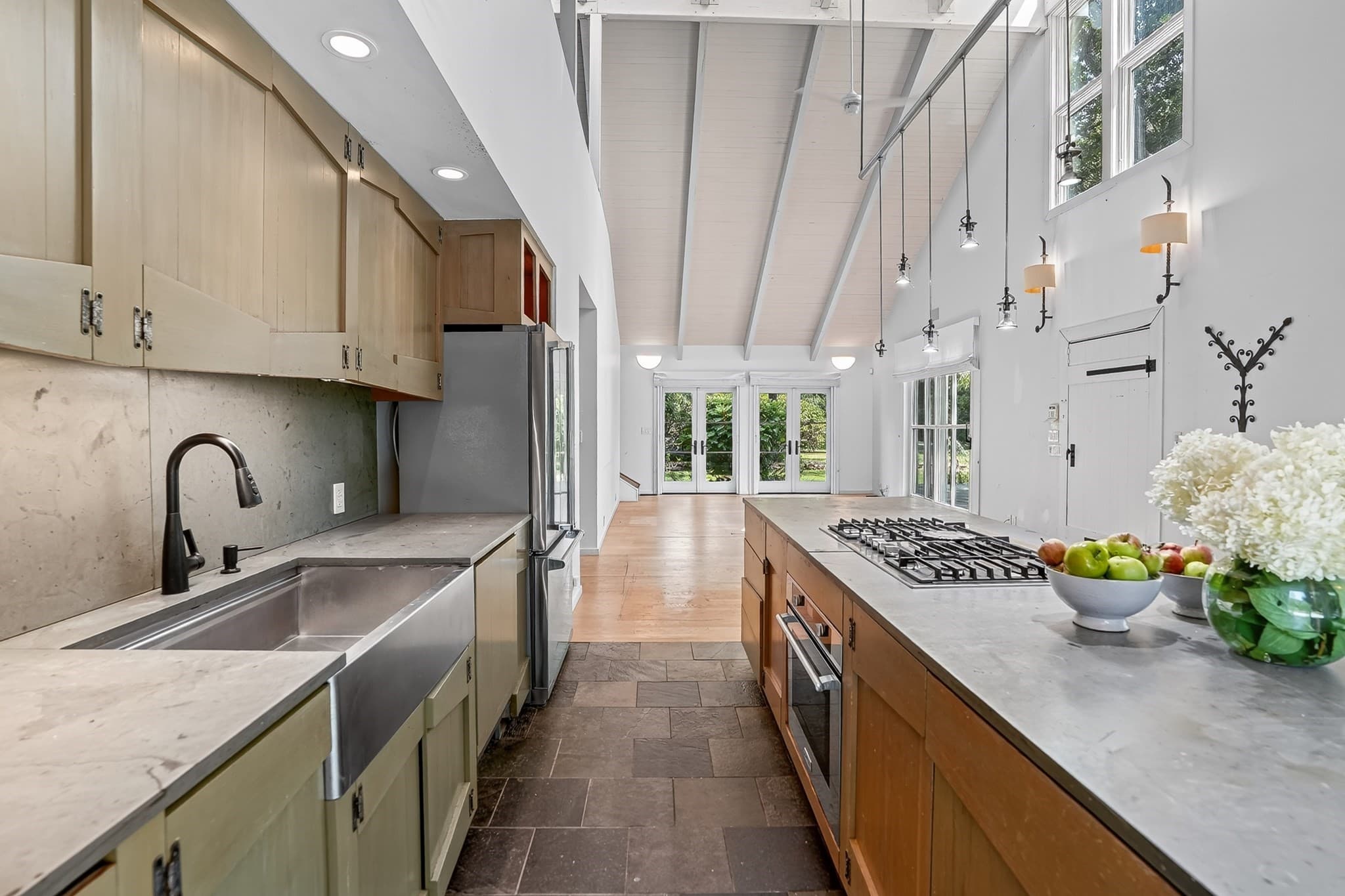 Single Family Residence at 99 Oak Lane, West Tisbury MA 02575, photo 7 of 31