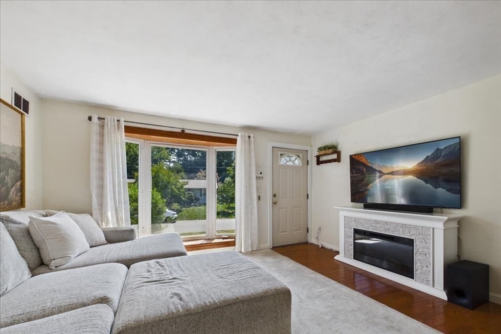 36 Regal St, Holliston MA 01746 photo 2