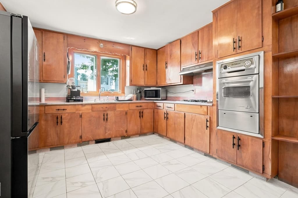 32 Villa Ave, Everett MA 02149 photo 13