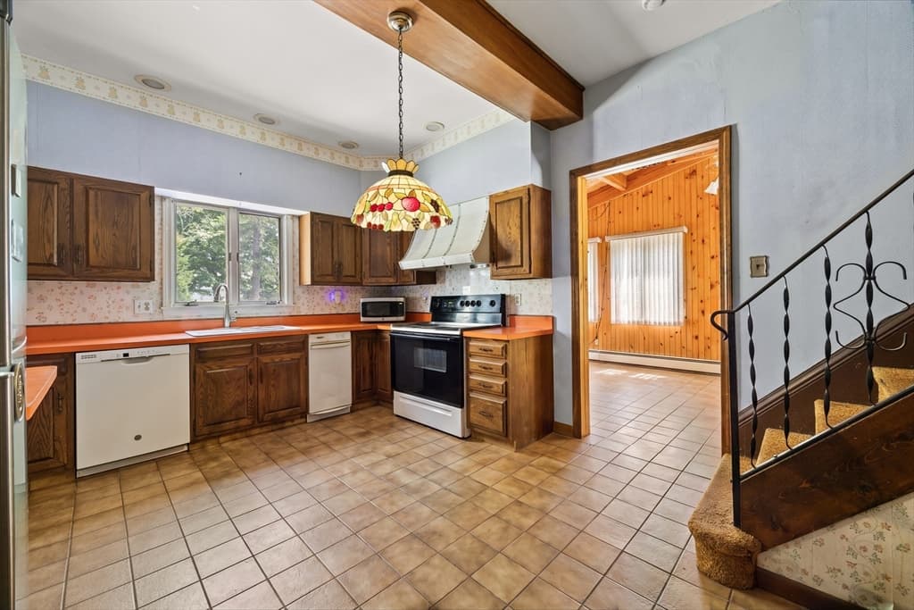236 Winthrop St, Taunton MA 02780 photo 3
