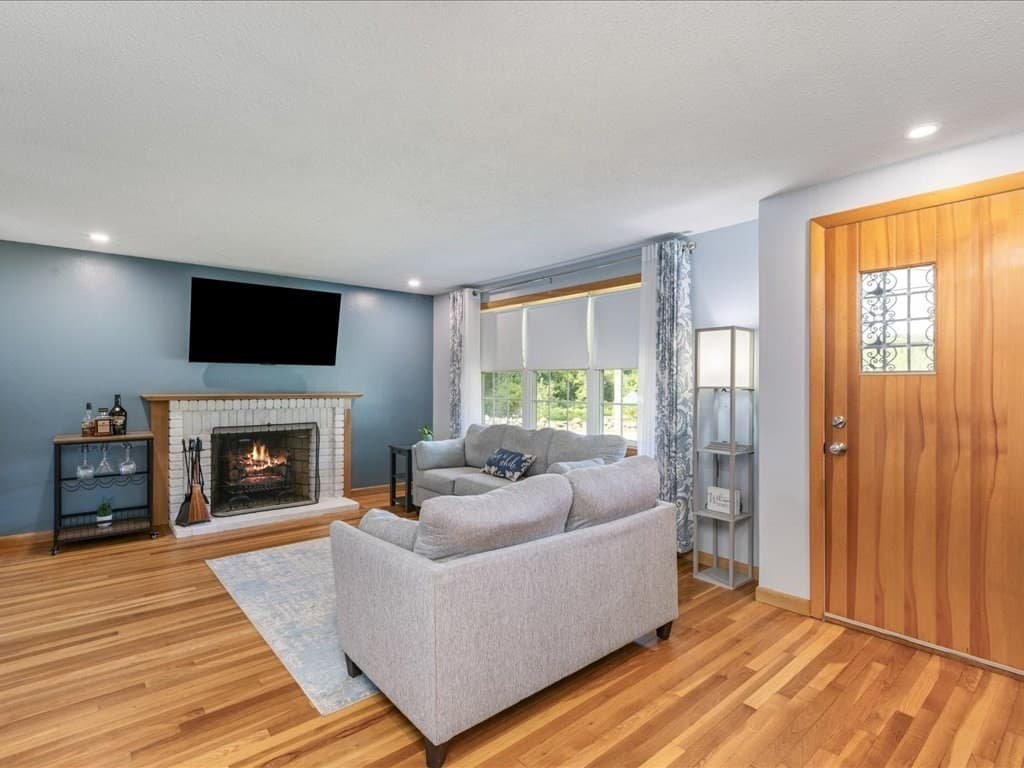 3 Michael Rd, Dracut MA 01826 photo 2