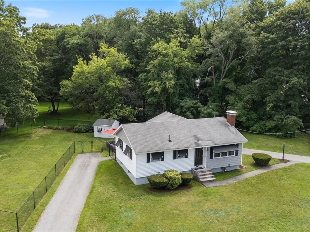 3 Michael Rd, Dracut MA 01826