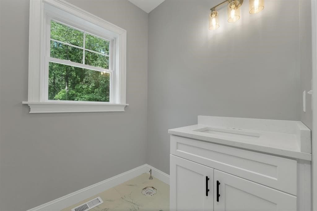 60 Jenkins Rd, Bedford NH 03110 photo 15
