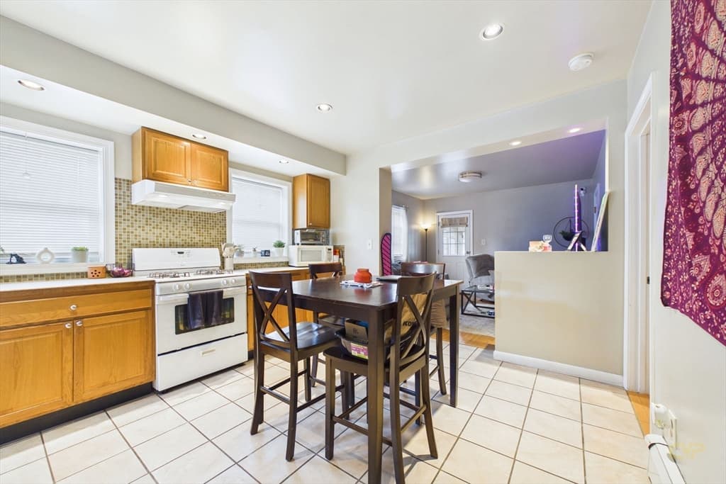 130 Rockland St, New Bedford MA 02740 photo 4