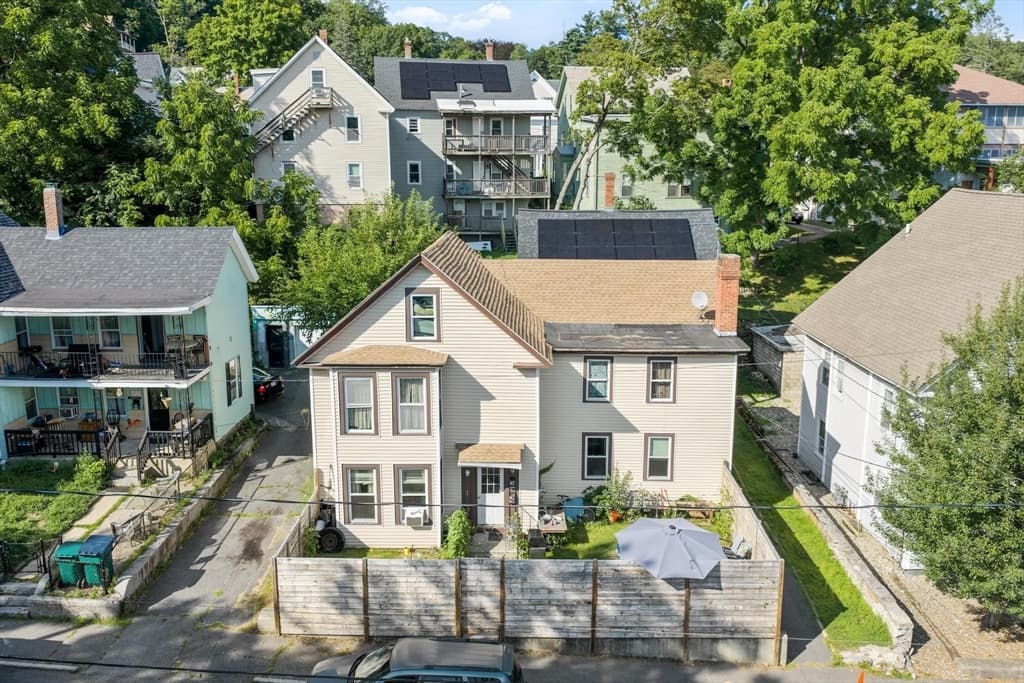 25 Goddard St, Fitchburg MA 01420