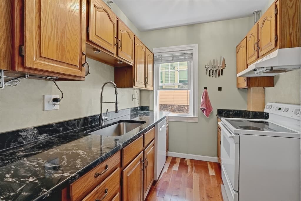 1055 Pleasant, Worcester MA 01602 photo 17