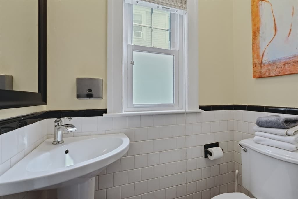 1055 Pleasant, Worcester MA 01602 photo 22