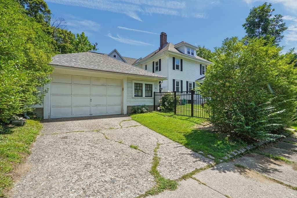1055 Pleasant, Worcester MA 01602 photo 7