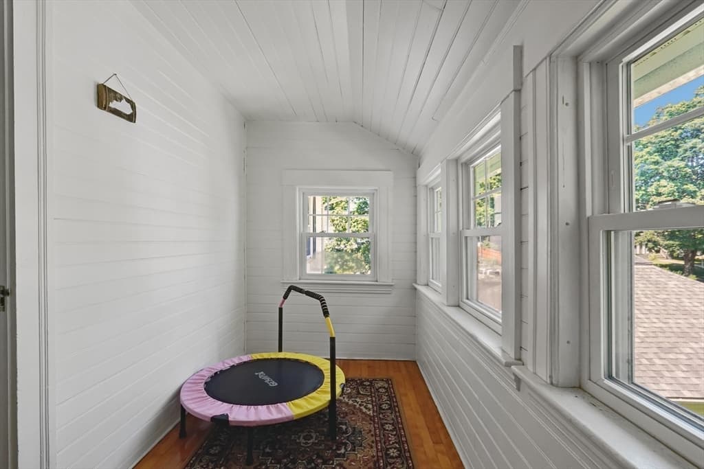 1055 Pleasant, Worcester MA 01602 photo 32