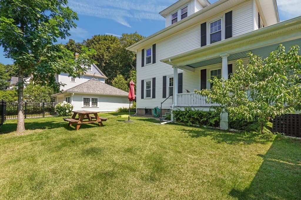 1055 Pleasant, Worcester MA 01602 photo 5