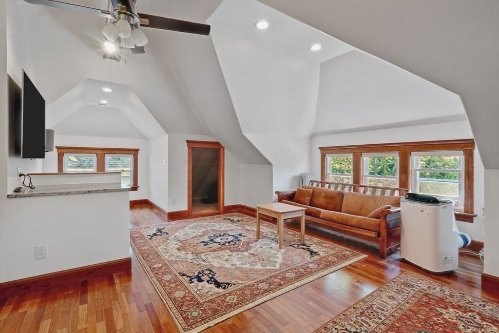 1055 Pleasant, Worcester MA 01602 photo 33
