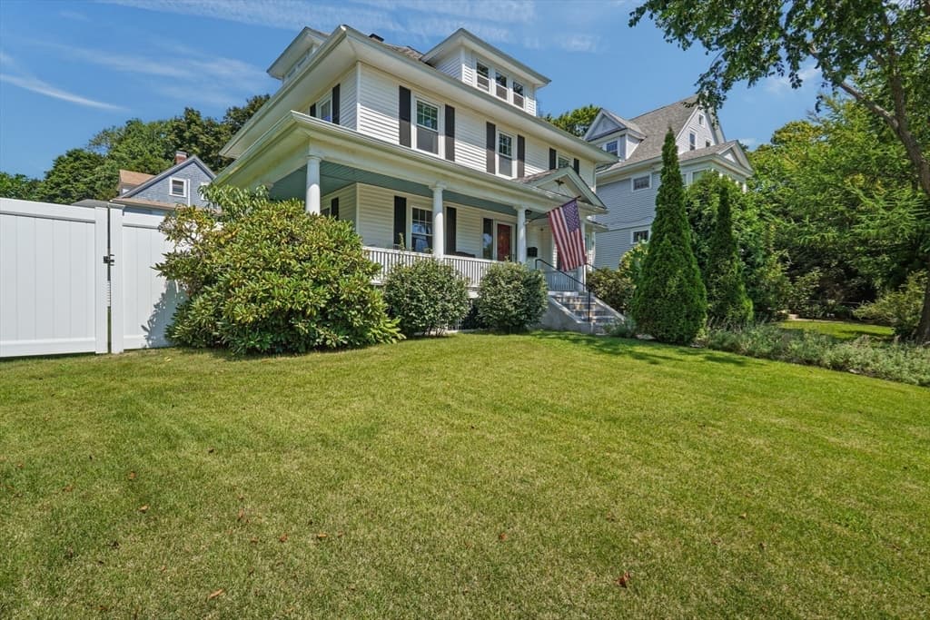 1055 Pleasant, Worcester MA 01602 photo 4