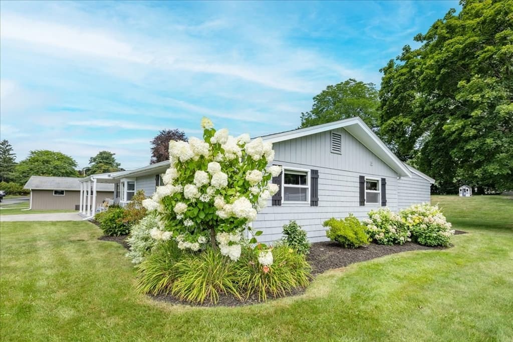 9 Massachusetts Ave, Danvers MA 01923 photo 3
