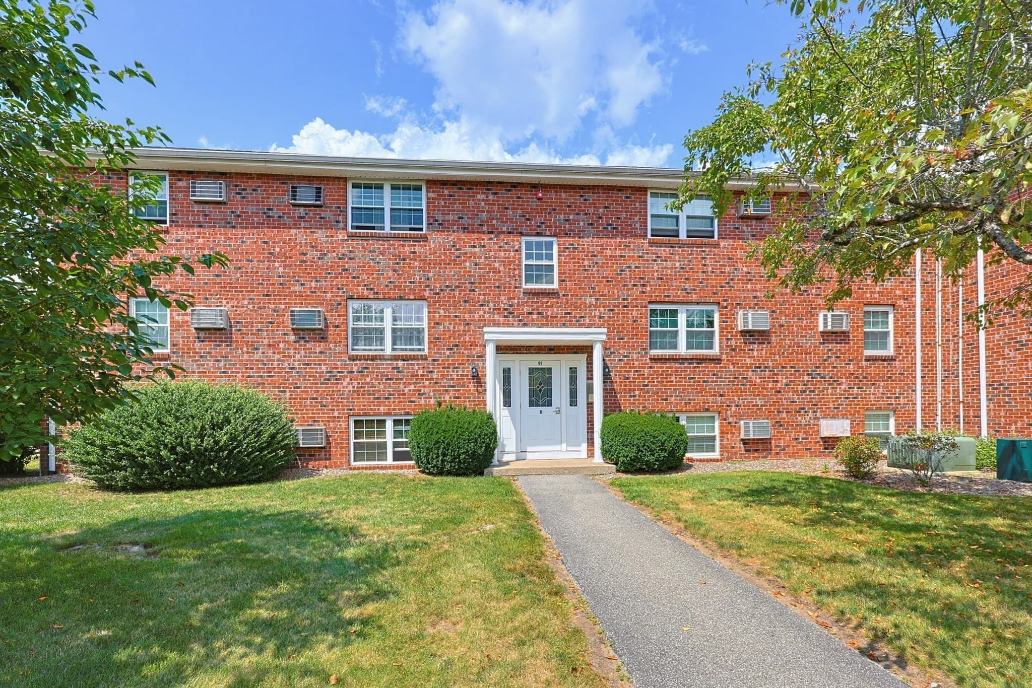 Condominium at 91 Pleasant St # D1, Medfield MA 02052, photo 2 of 33