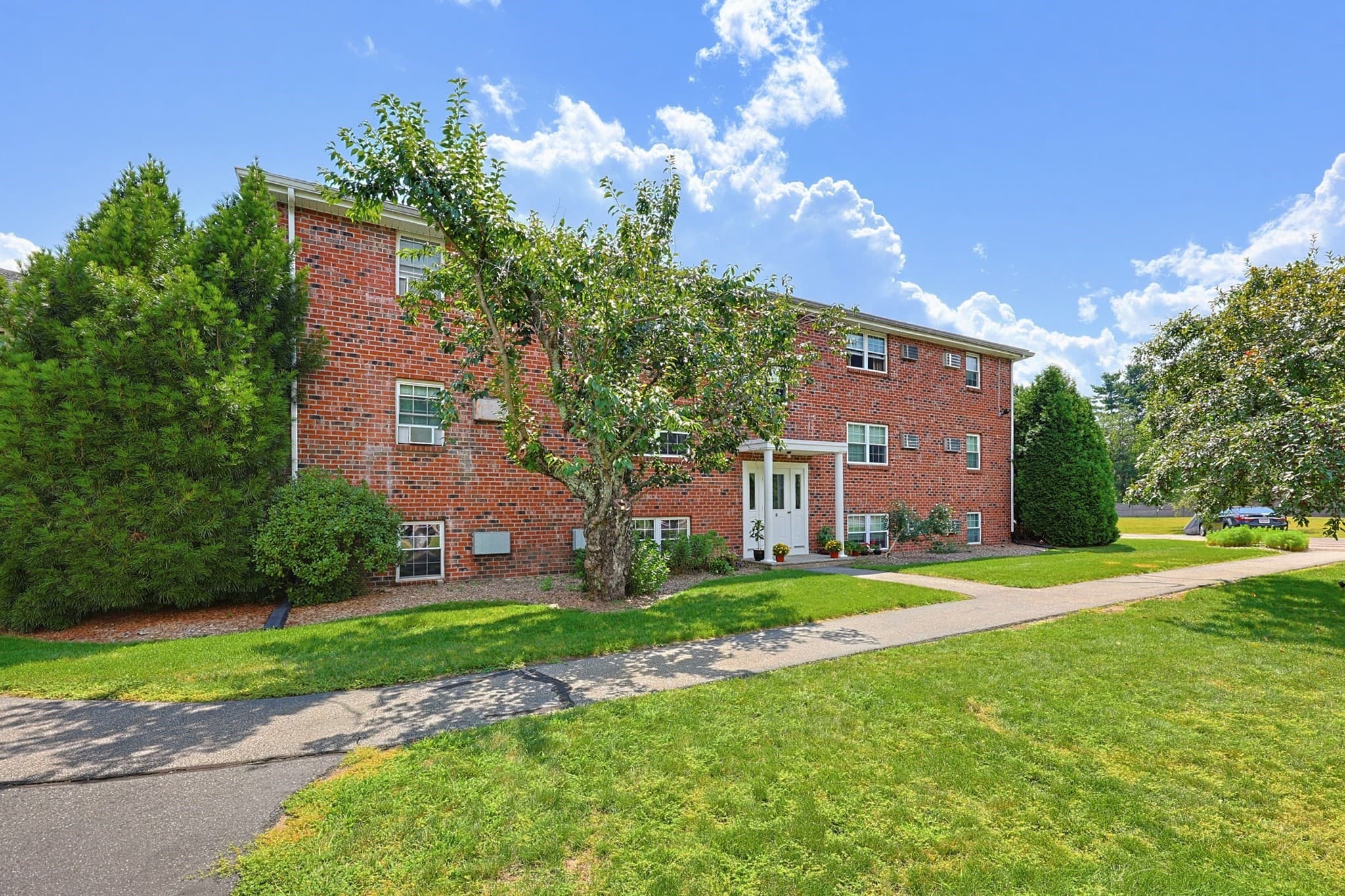 Condominium at 91 Pleasant St # D1, Medfield MA 02052, photo 32 of 33