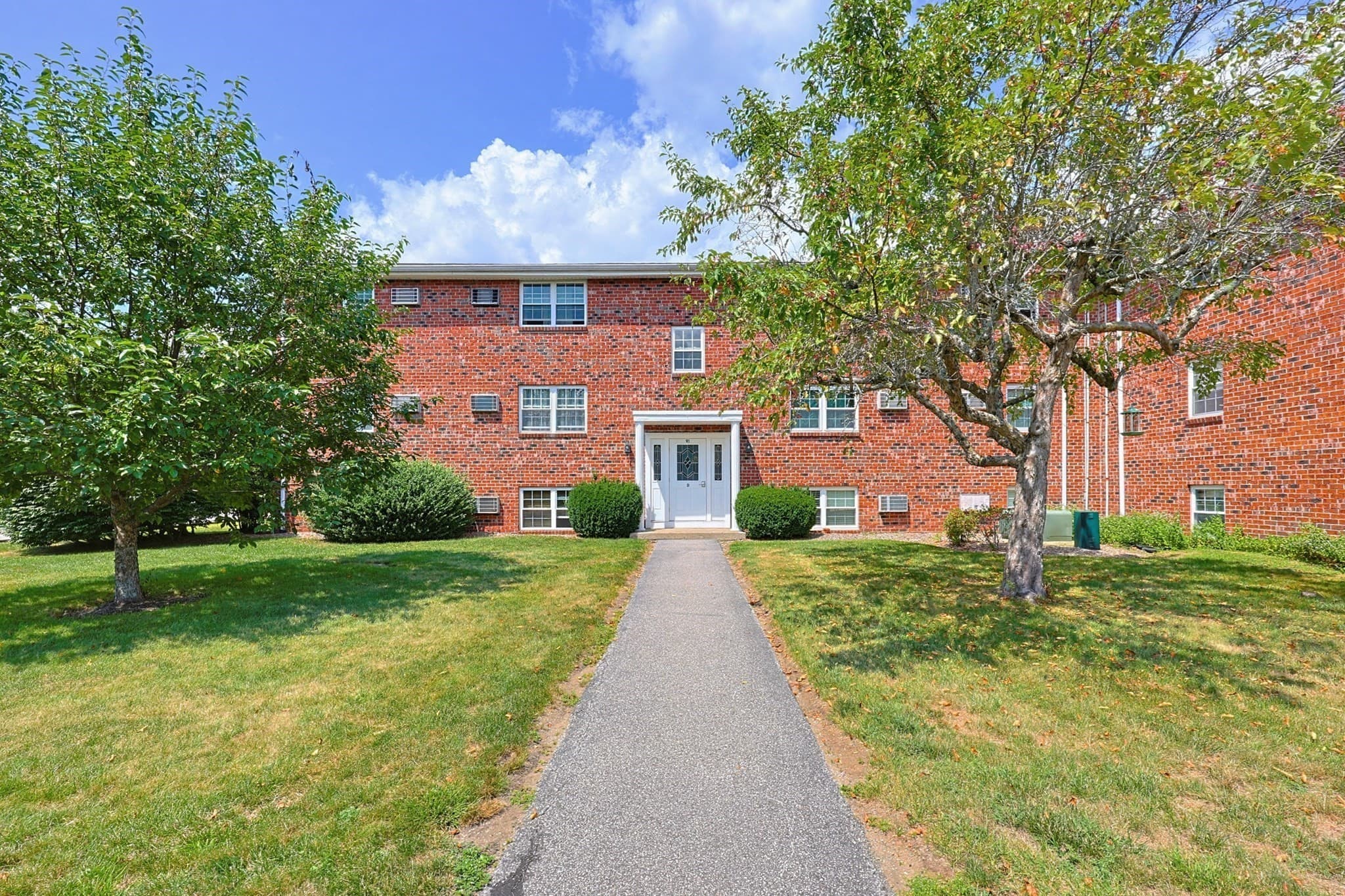 91 Pleasant St # D1, Medfield MA 02052