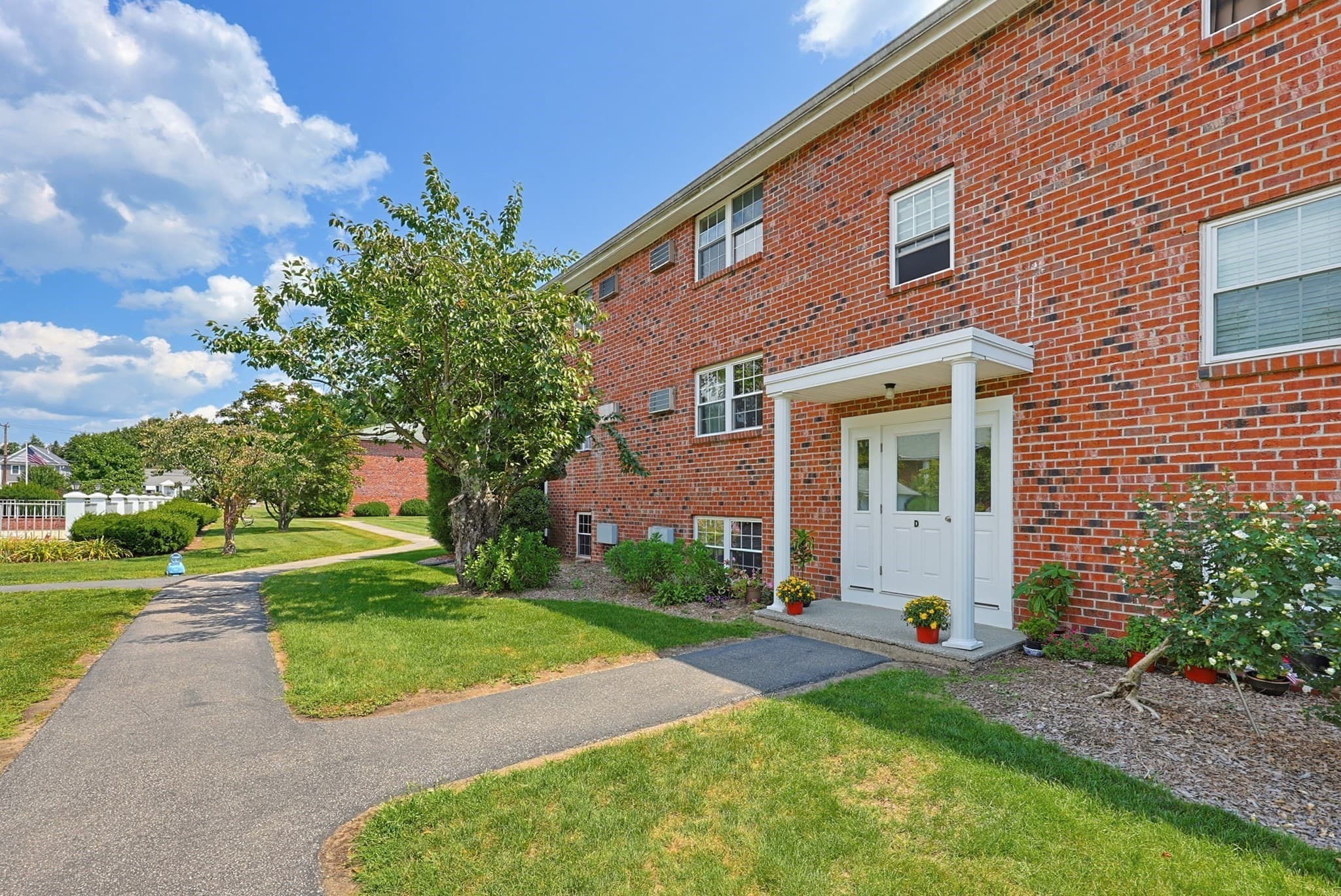 Condominium at 91 Pleasant St # D1, Medfield MA 02052, photo 5 of 33