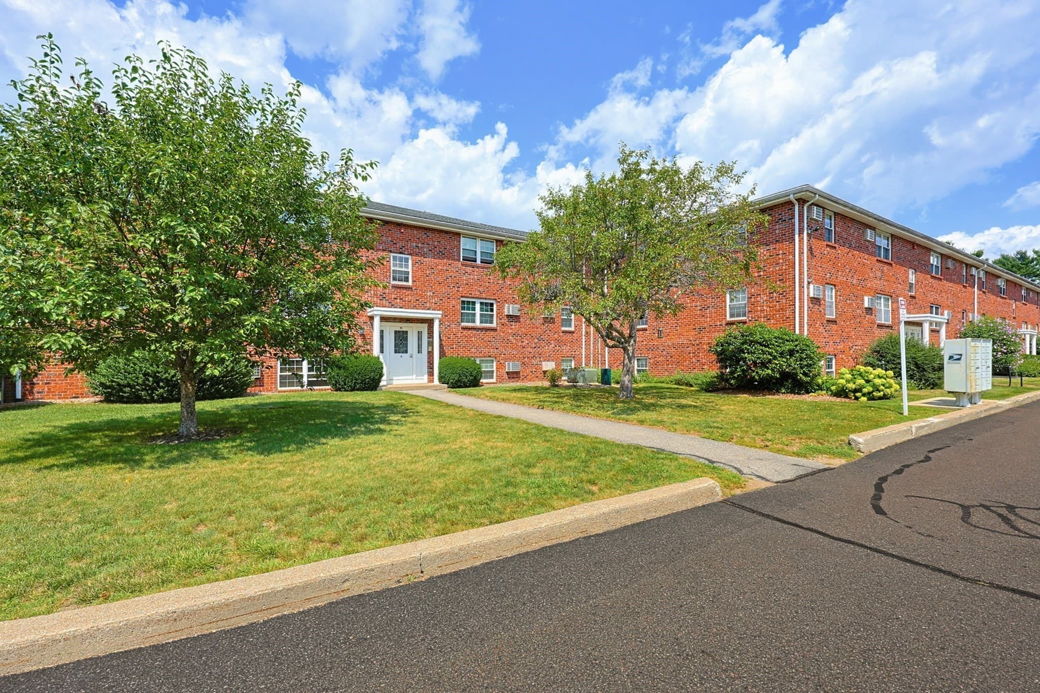 Condominium at 91 Pleasant St # D1, Medfield MA 02052, photo 4 of 33