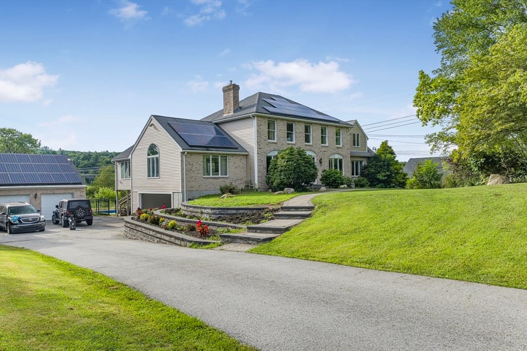 96 Fowler St, Upton MA 01568