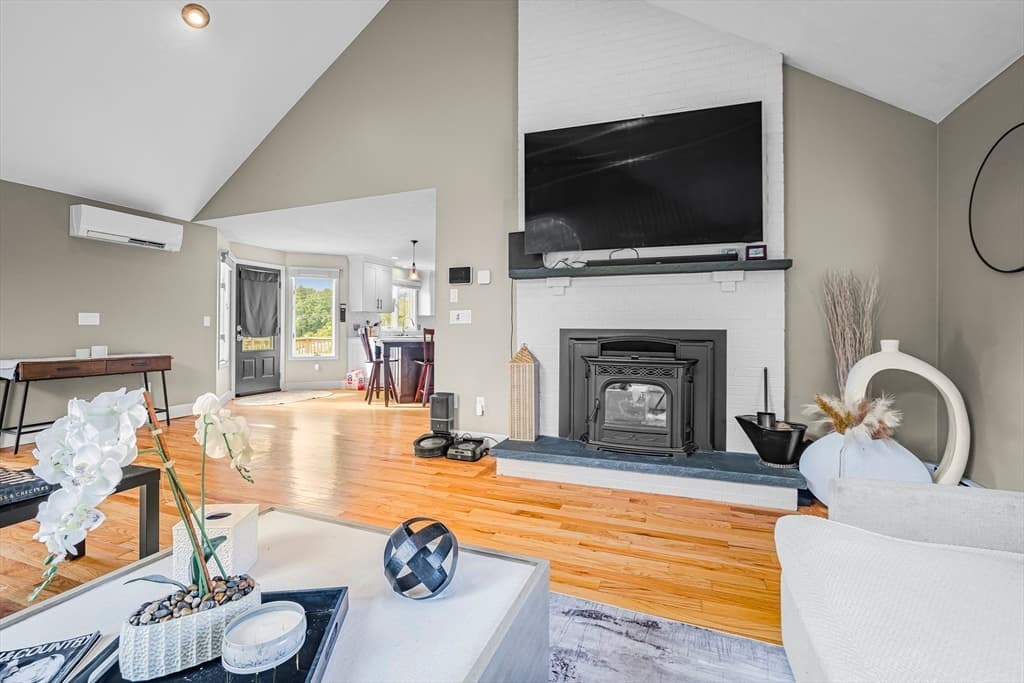 96 Fowler St, Upton MA 01568 photo 9