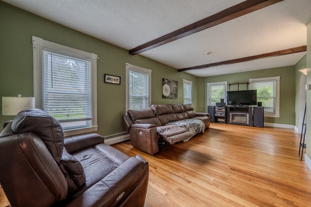 735 Hildreth St, Dracut MA 01826 photo 5