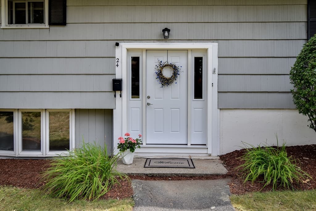24 Upper Joclyn Ave, Framingham MA 01701 photo 2